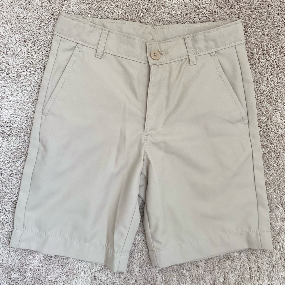 Izod Tan Flat Front Golf Shorts, size 6